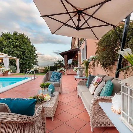 Dana, 4 Bedrooms 4 Bathrooms Retreat With Private Swimming Pool And Villa *