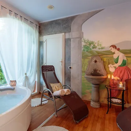 Dana, 4 Bedrooms 4 Bathrooms Retreat With Private Swimming Pool And Villa *