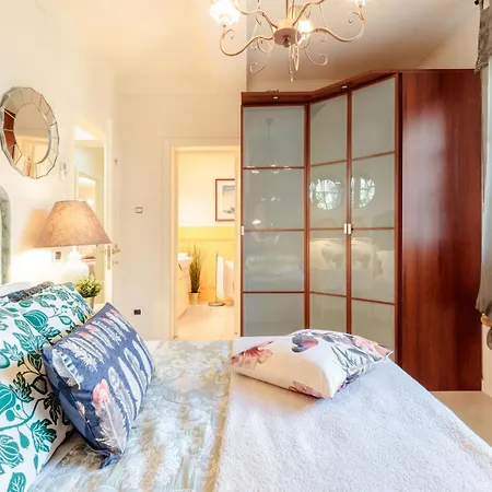 Dana, 4 Bedrooms 4 Bathrooms Retreat With Private Swimming Pool And Villa Valgiano