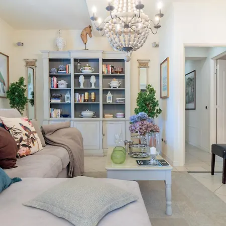 Dana, 4 Bedrooms 4 Bathrooms Retreat With Private Swimming Pool And Valgiano