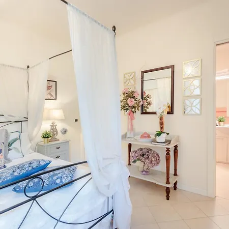 Dana, 4 Bedrooms 4 Bathrooms Retreat With Private Swimming Pool And Villa *