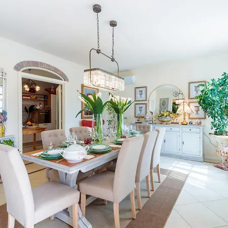 Villa Dana, 4 Bedrooms 4 Bathrooms Retreat With Private Swimming Pool And Valgiano