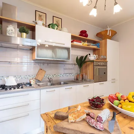 Dana, 4 Bedrooms 4 Bathrooms Retreat With Private Swimming Pool And Valgiano
