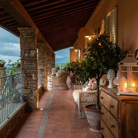 Dana, 4 Bedrooms 4 Bathrooms Retreat With Private Swimming Pool And Villa *
