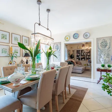 Villa Dana, 4 Bedrooms 4 Bathrooms Retreat With Private Swimming Pool And